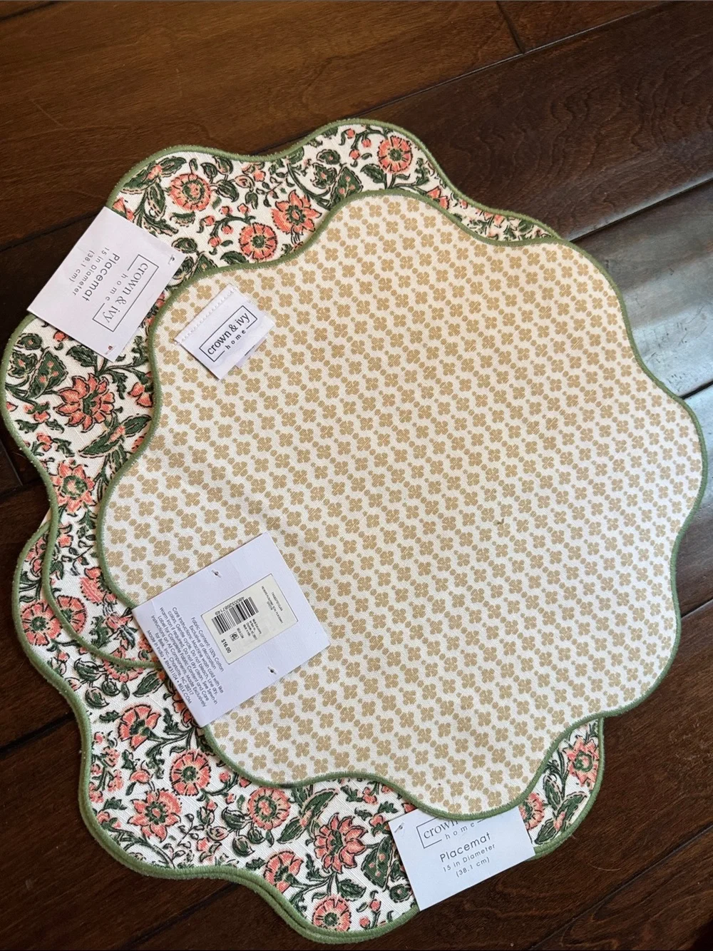 crown & ivy Pink Floral Scalloped Placemats with Green Trim set of 4 NWT